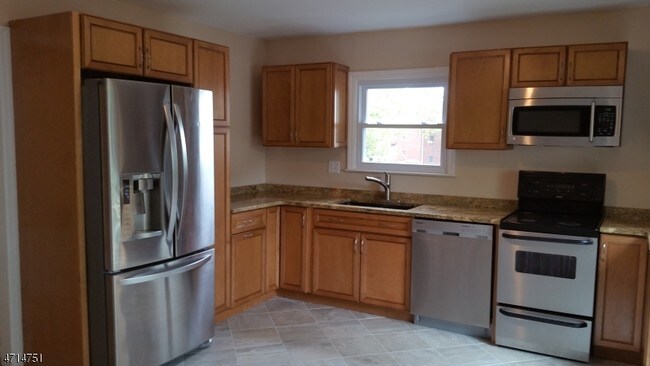 Building Photo - 163 Baldwin Pl