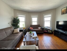 Building Photo - 372 Medford St