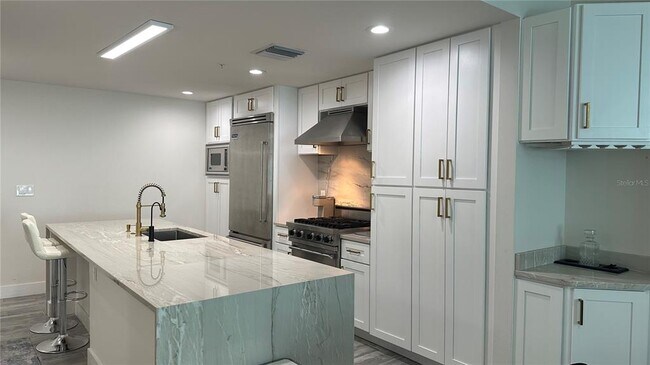 Foto del edificio - 1120 E Kennedy Blvd