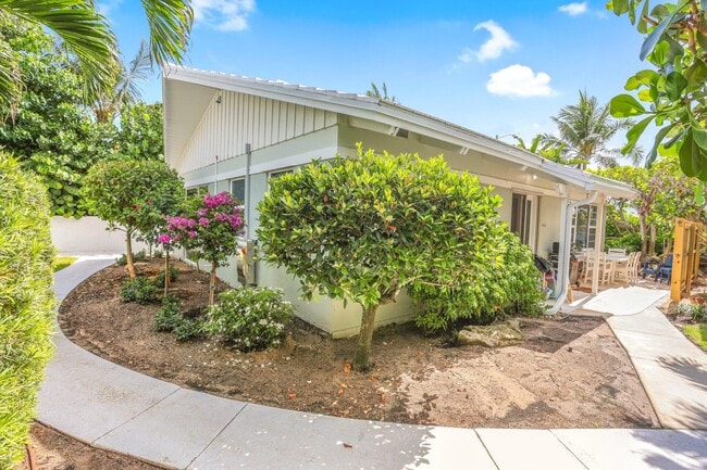 Building Photo - 320 S Ocean Blvd