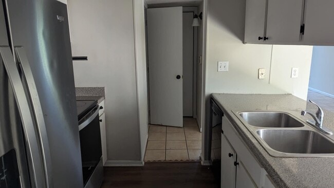 Foto del edificio - 410 Westwood Dr