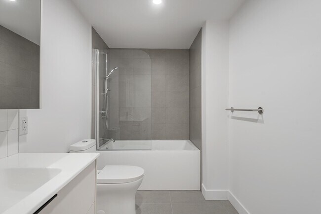 Building Photo - S309