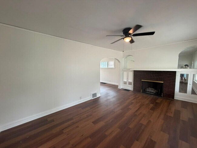Building Photo - Spacious 3-Bedroom Home in Garfield Heights