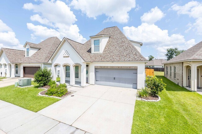 Building Photo - 4 Bedroom Home Near LSU – Perfect for Stud...