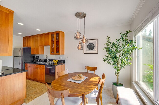 Building Photo - 8540 Via Mallorca Via