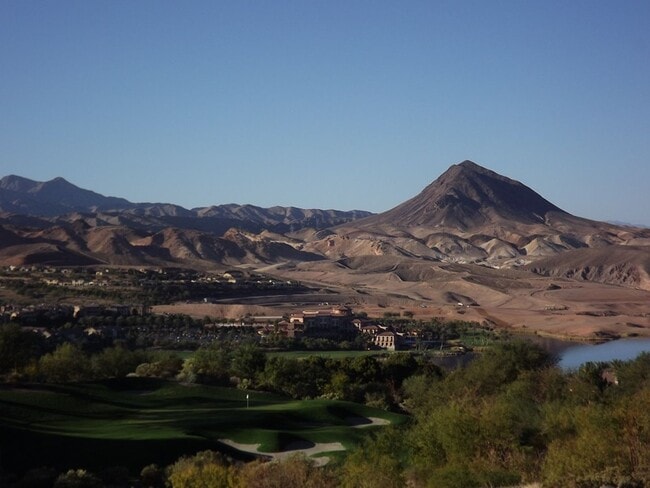 Building Photo - WONDERFULLY UPGRADED “GOLF VILLA” IN: GUAR...