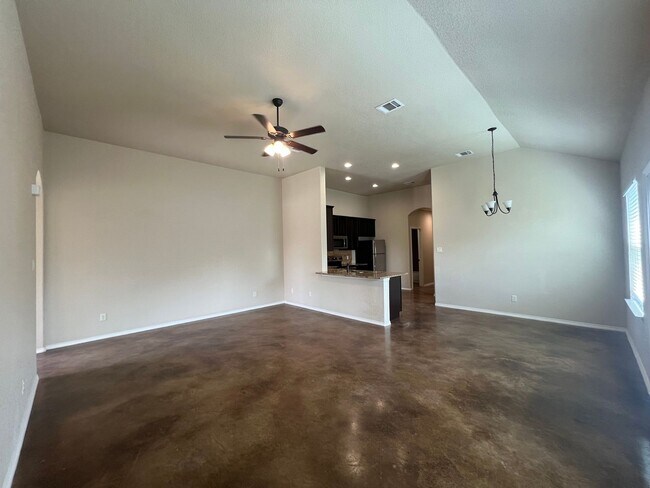 Building Photo - Luxury 3/2 duplex in great New Braunfels N...