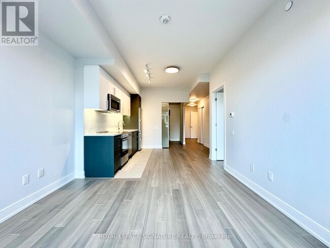 Building Photo - 664 Spadina Ave.