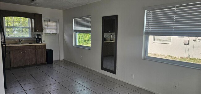 Foto del edificio - 12048 Henley Ave