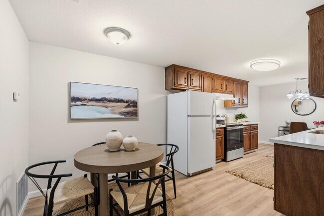 Foto del edificio - Beautifully updated 2-bedroom, 1.5-bathroom duplex