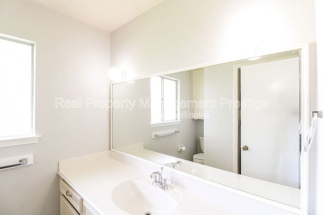 Foto del edificio - 16411 Clearcrest Dr