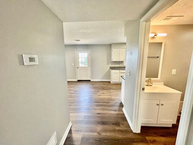 Foto del edificio - September Rent Free! Modern 3BR Apartment ...