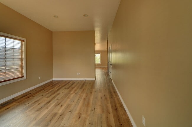 Building Photo - Traverse Mountain Pet Friendly Home.