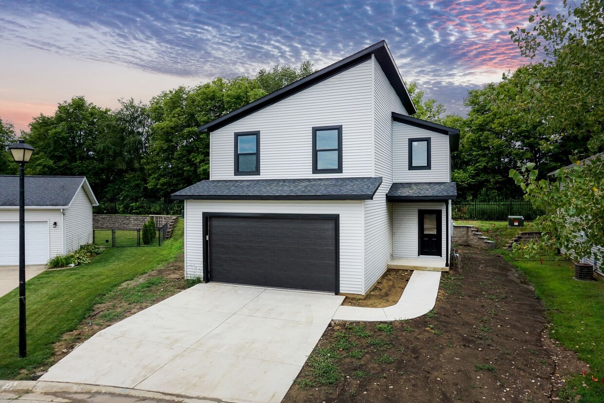 Foto principal - New Construction 3 Bedroom Home!