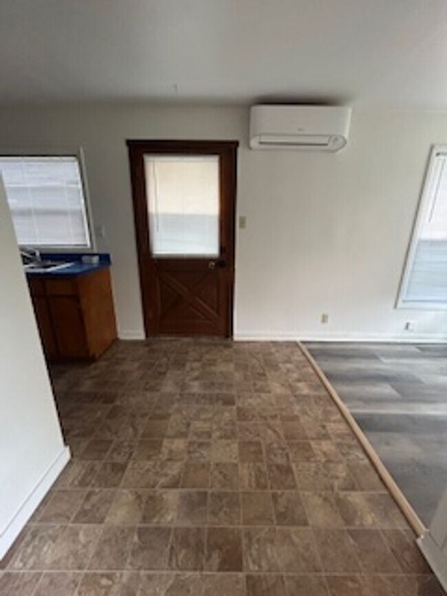 Foto del edificio - 1131 W 8th Ave