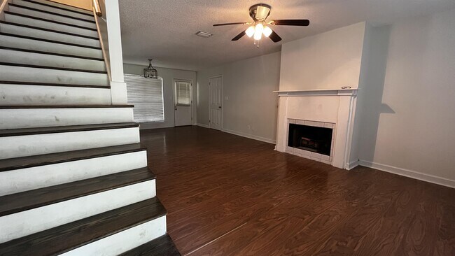 Building Photo - 141 Greenwood Dr