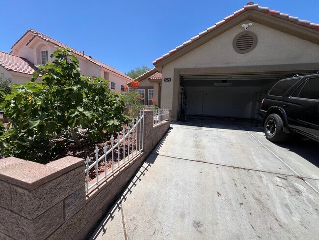 Front Yard & Parking Space - 1225 Olvera Way