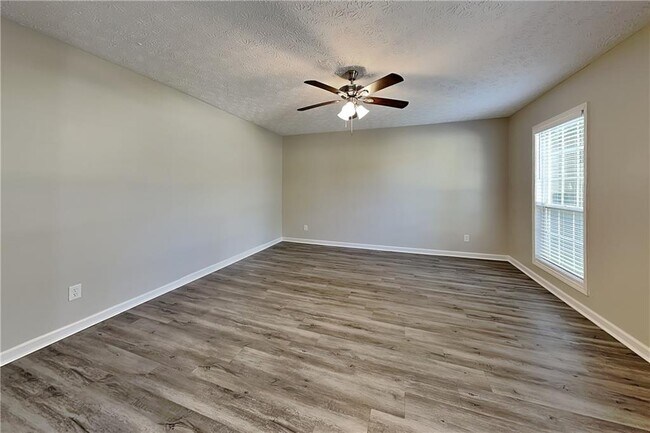 Building Photo - 105 Meadow Crest Ct