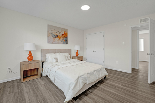 Building Photo - New Horizon - Kingsgate
