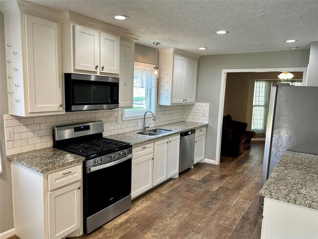 Foto del edificio - 3319 Meadowcreek Dr