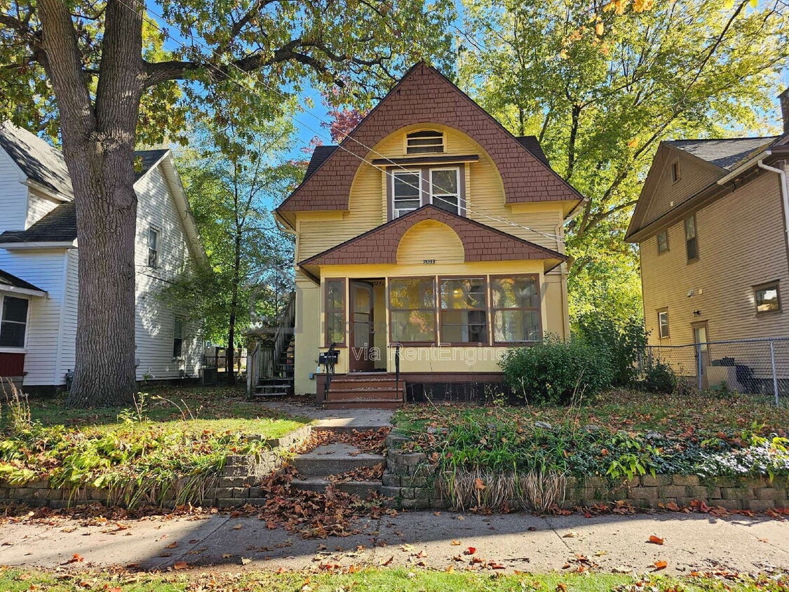 Foto principal - 1522 North Ave NE