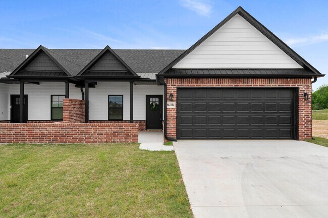 Building Photo - 8700 Cantera Dr