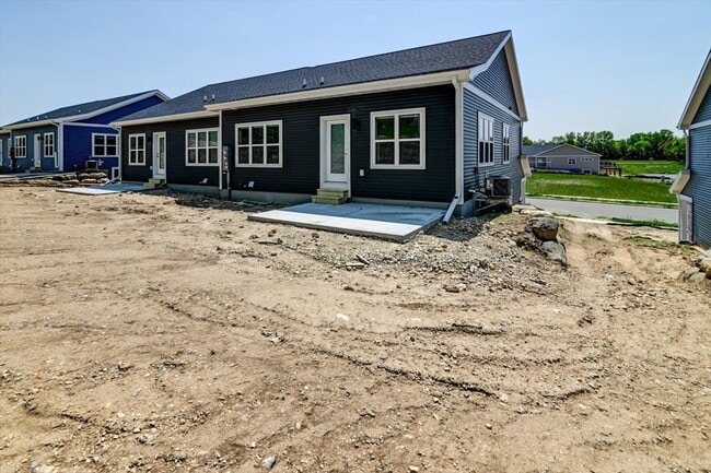 Building Photo - 2996 Blue Grass Dr