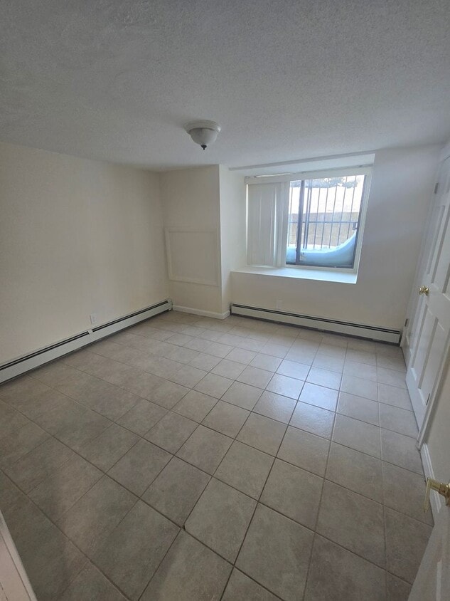 One bedroom MBTA GL-B - One bedroom MBTA GL-B