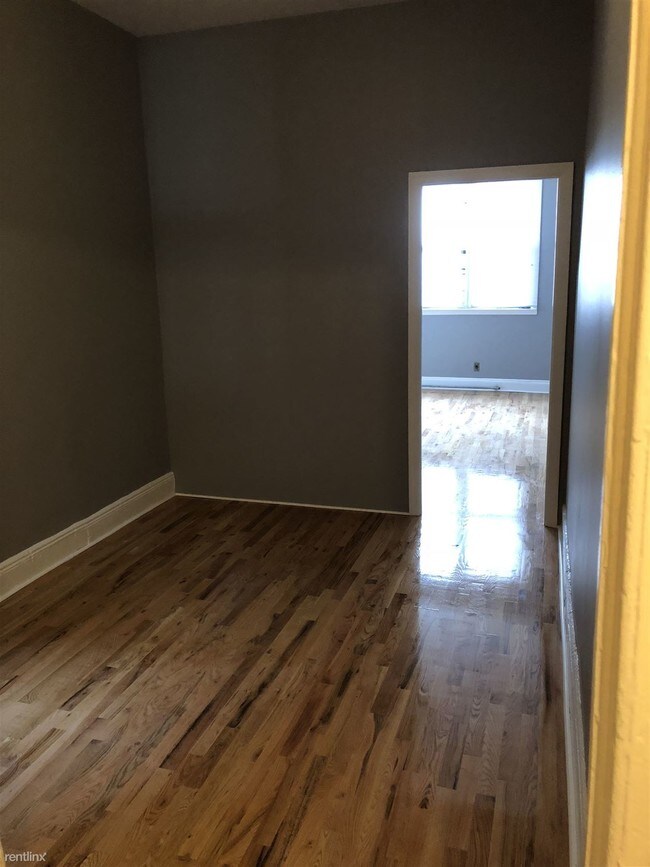 Building Photo - 2 br, 1 bath  - 6719 Forest Ave
