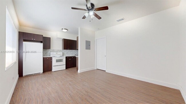 Foto del edificio - 74 W 15th St