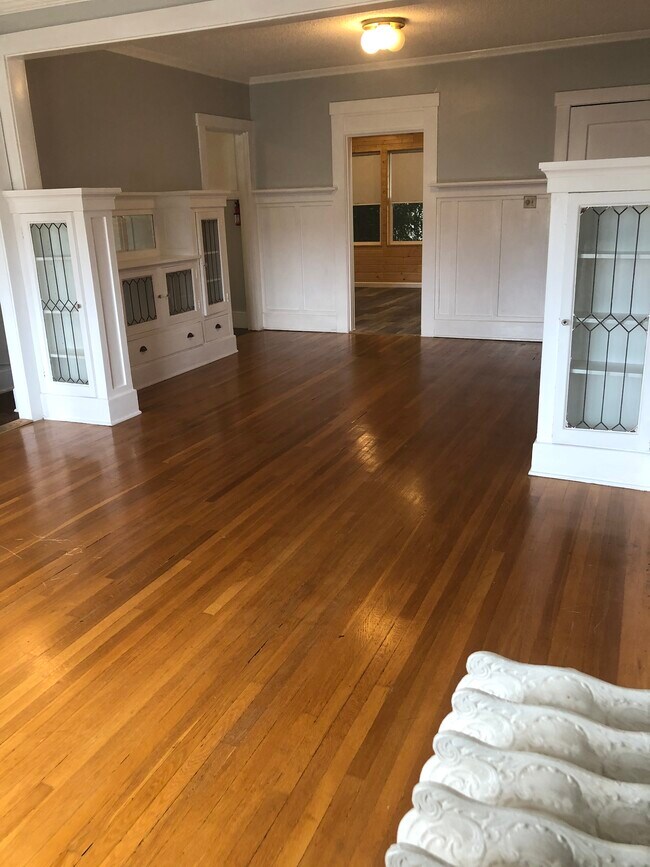 Dining Room - 264 E Boston St