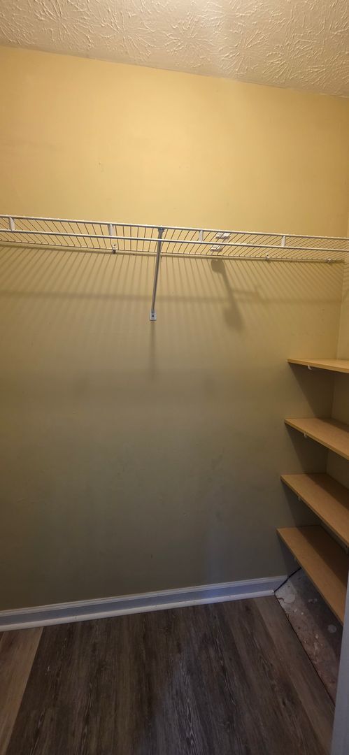 Foto del edificio - Townhome-New LVP Flooring throughout