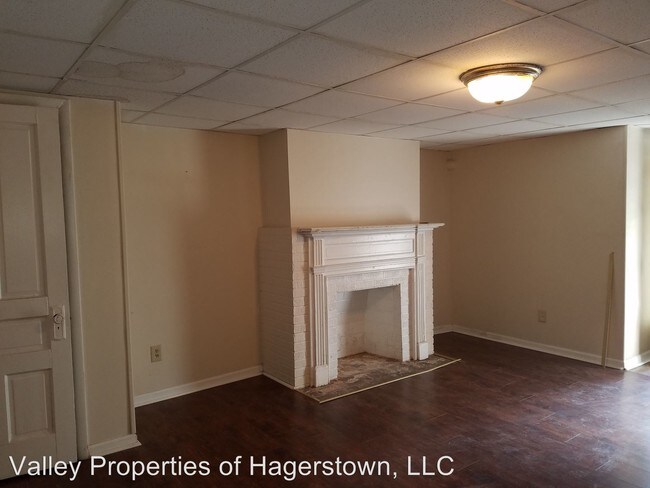 Building Photo - 140 N Locust St