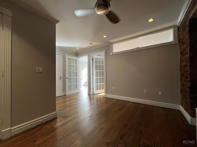 Foto del edificio - 424 E 9th St