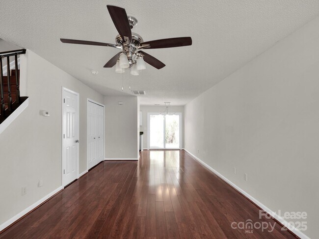 Foto del edificio - 13684 Meade Glen Ct