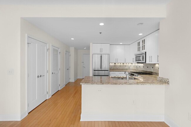Building Photo - 1125 Maxwell Ln