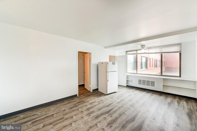 Building Photo - 1121 Arlington Blvd