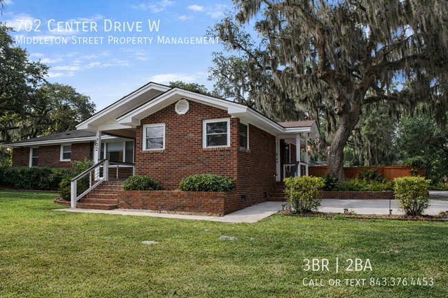 Building Photo - 702 Center Dr W