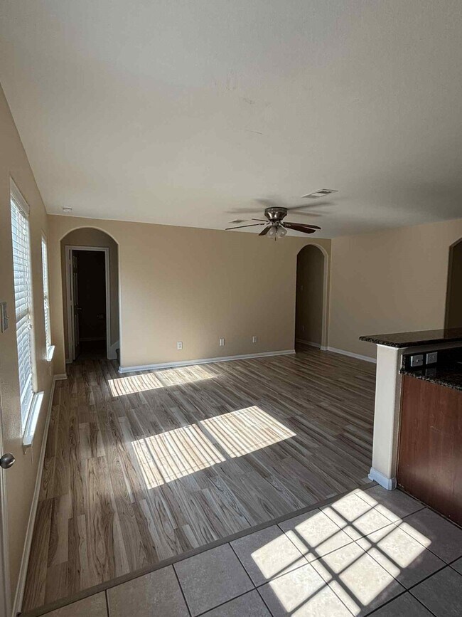 Foto del edificio - 10208 Wood Fern Ct