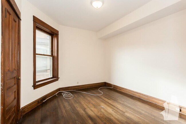 Foto del edificio - 3043 W Logan Blvd