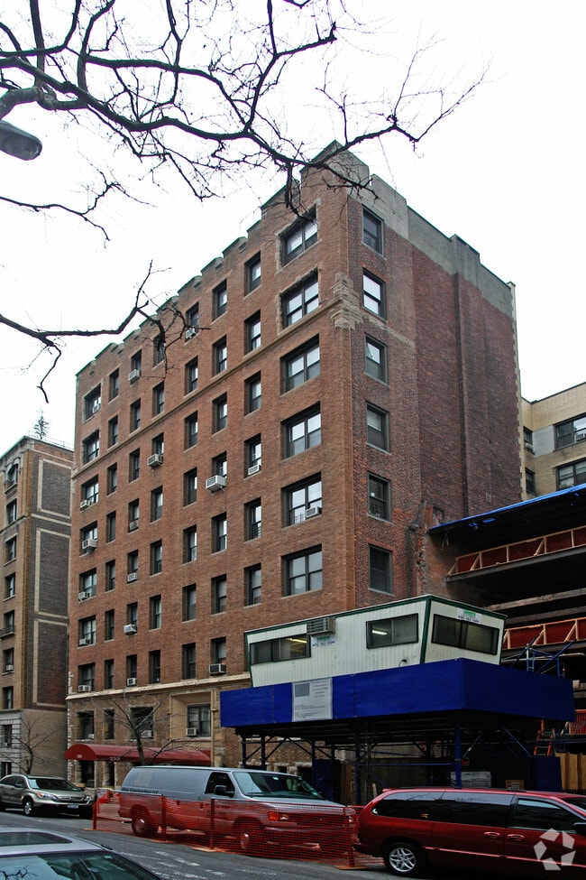 Building Photo - 250 W 75th St