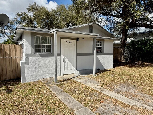 Foto del edificio - 5720 NW 23rd Ave