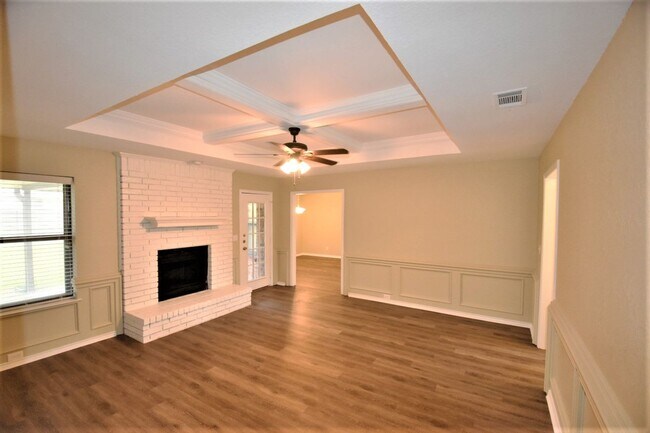 Building Photo - 308 La Quinta Cir N