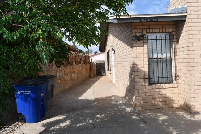 Building Photo - 3545 E Glen Dr
