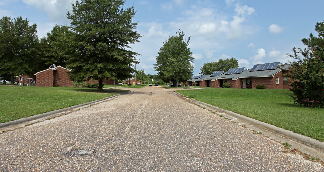 Building Photo - 112-122 Youngwood Rd