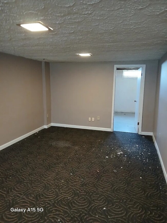 Building Photo - 4048 E Livingston Ave
