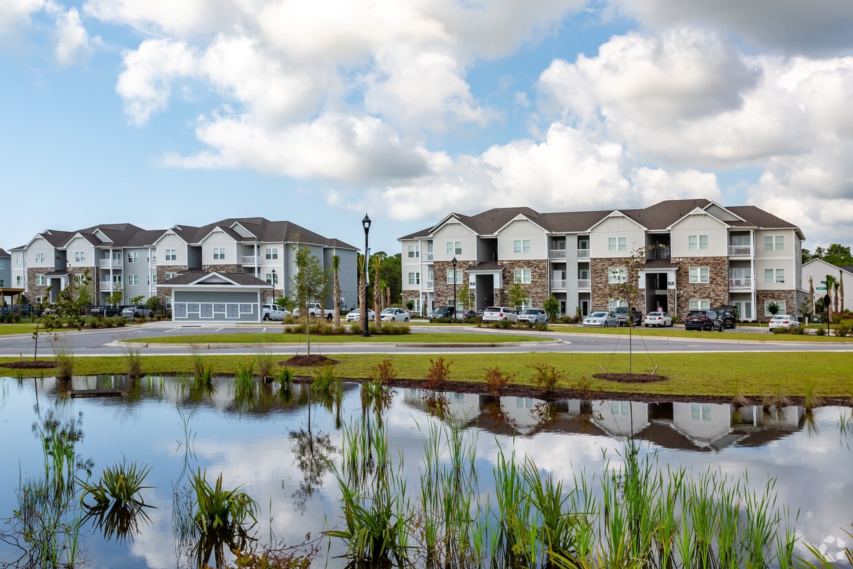 Hawthorne at the Bend Apartments in Hampstead, NC