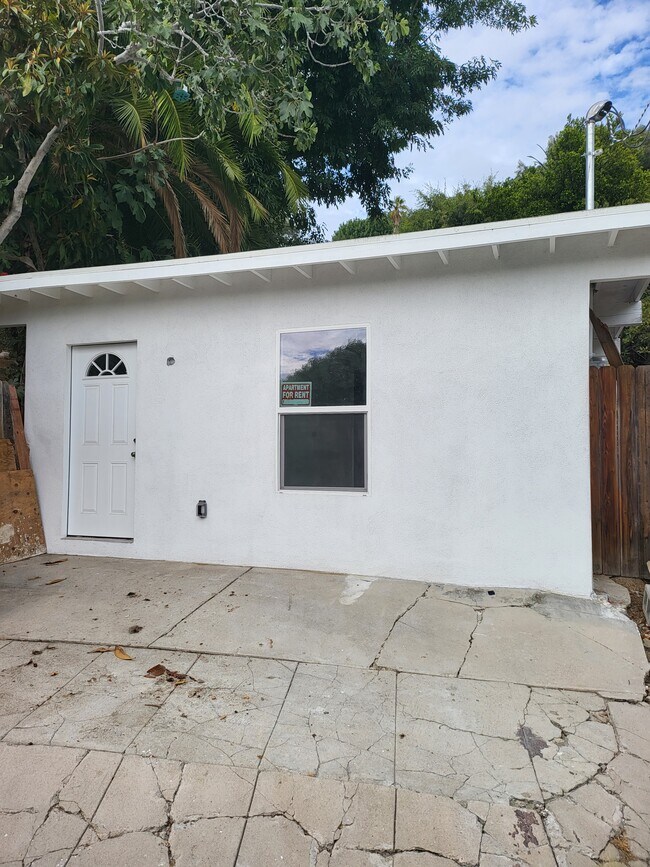 Foto del edificio - 3501 Dahlia Ave