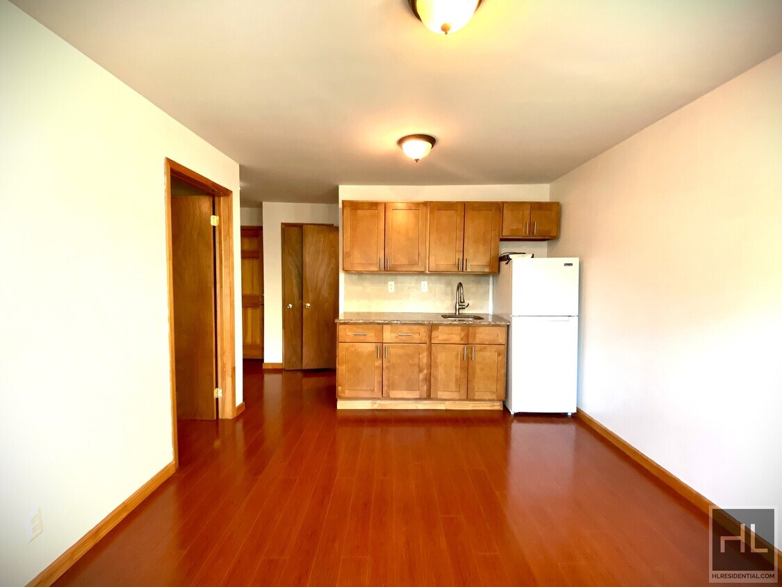 1 Bedroom Utilities included. Ditmars Ste... - 1 Bedroom Utilities included.  Ditmars Ste...