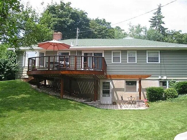 Foto del edificio - 717 Anthony Ln
